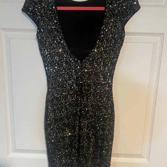 Elegant Black Sequin Dress - Picture 2 of 5